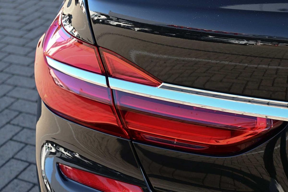 2018 BMW 7 Series 740e iPerformance G11