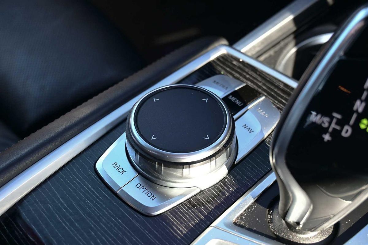 2018 BMW 7 Series 740e iPerformance G11