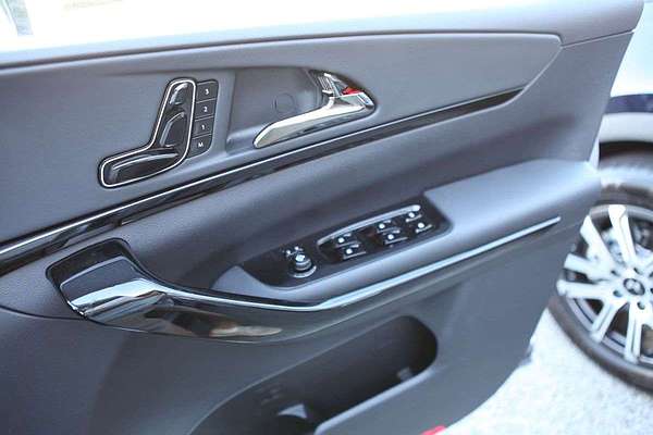 2025 Mahindra XUV700 AX7L