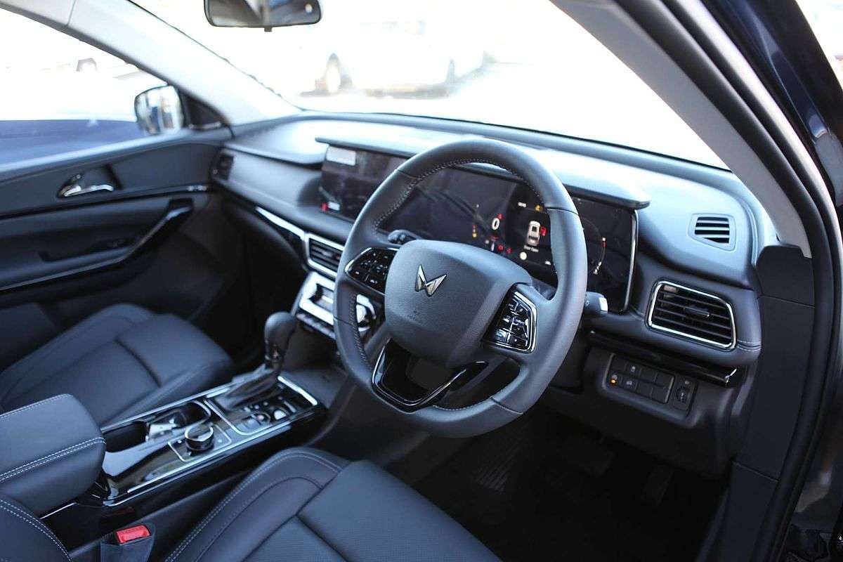 2025 Mahindra XUV700 AX7L