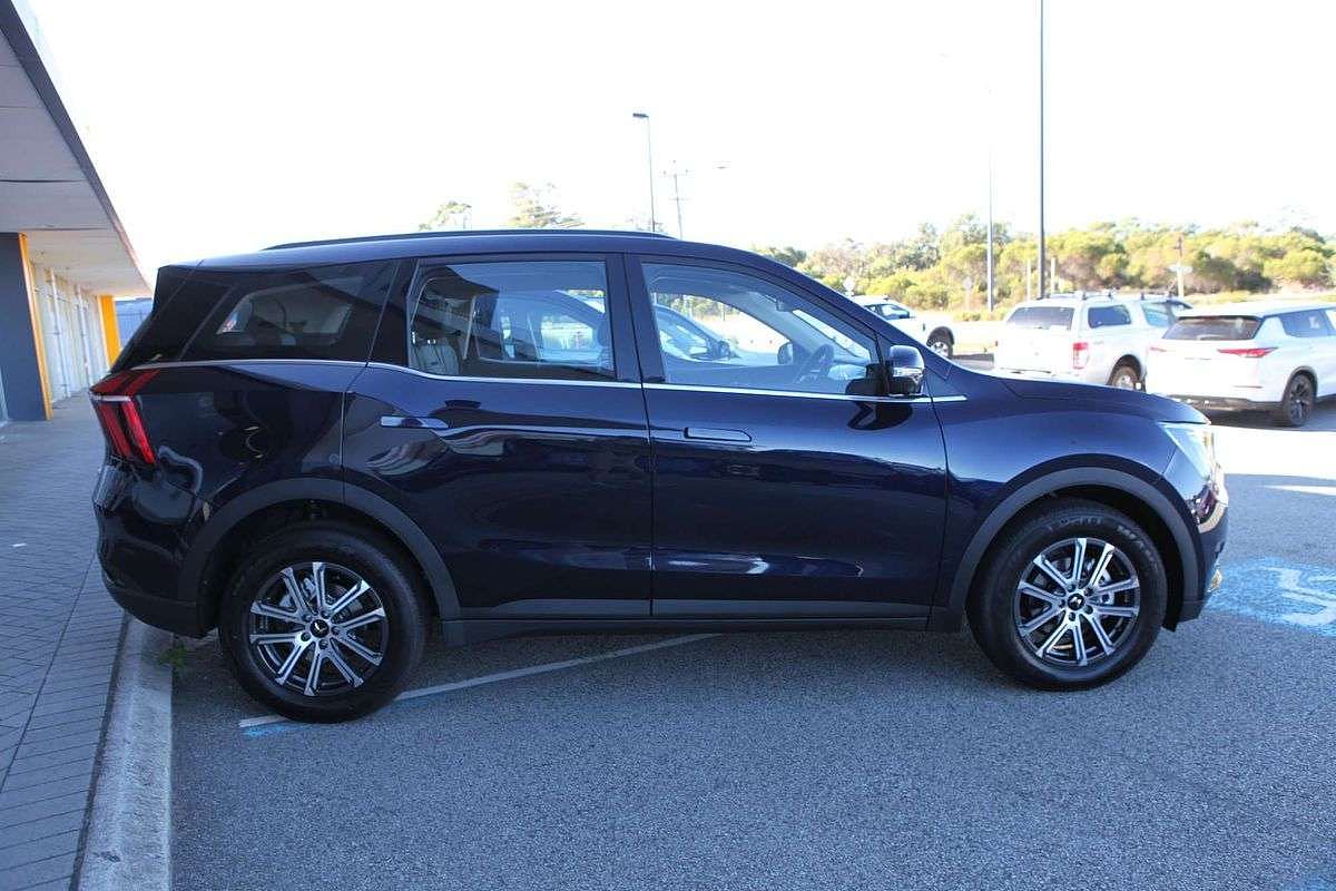 2025 Mahindra XUV700 AX7L