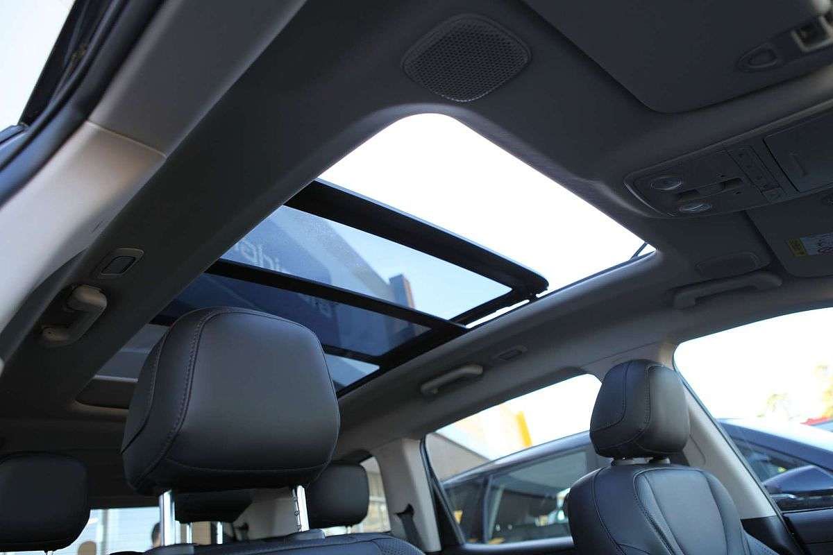 2025 Mahindra XUV700 AX7L