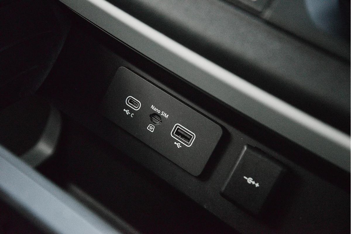 2020 Land Rover Defender 110 D240 First Edition L663