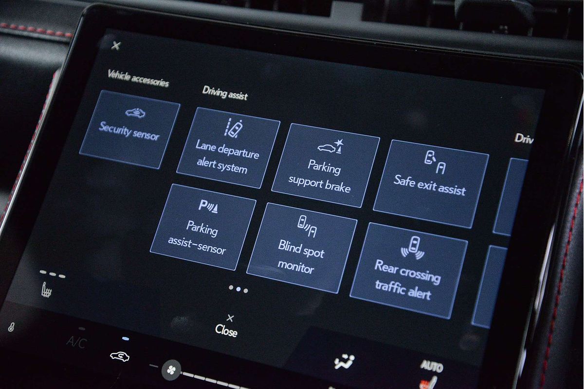 2024 Lexus LBX Luxury MAYH10R