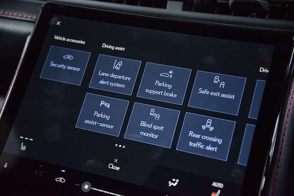 2024 Lexus LBX Luxury MAYH10R