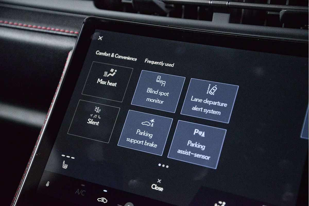 2024 Lexus LBX Luxury MAYH10R