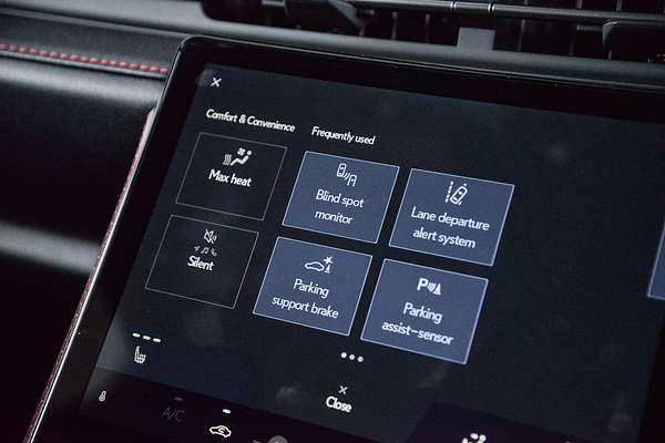 2024 Lexus LBX Luxury MAYH10R