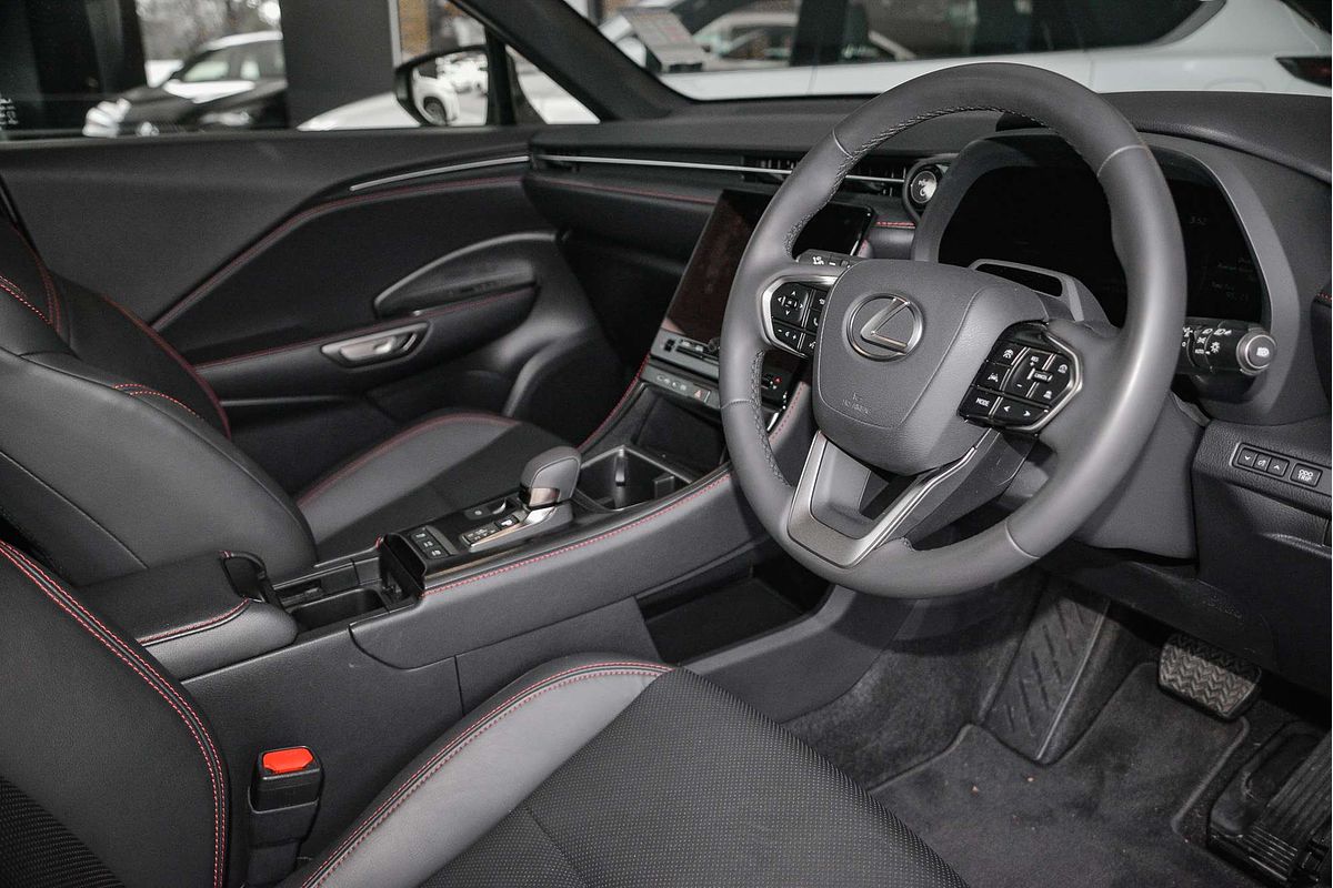 2024 Lexus LBX Luxury MAYH10R