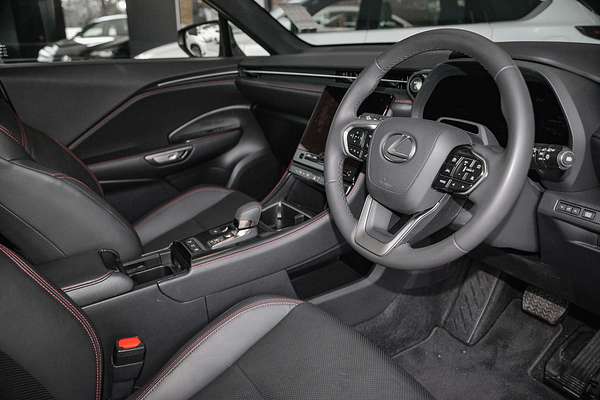2024 Lexus LBX Luxury MAYH10R