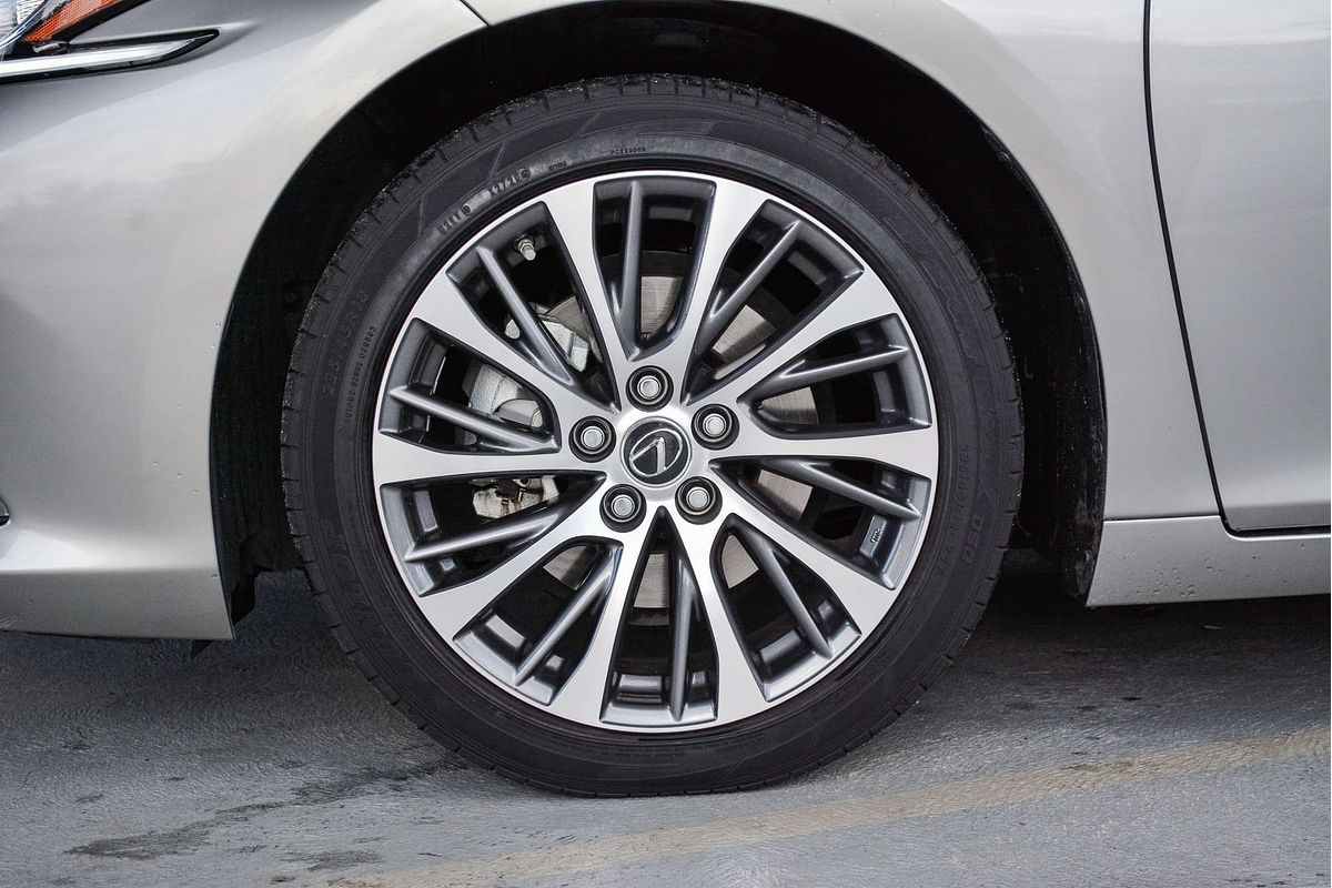 2020 Lexus ES ES300h Luxury AXZH10R