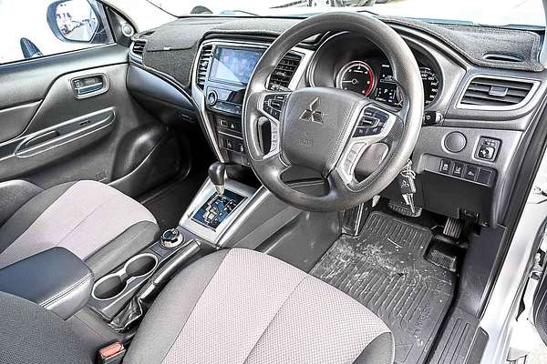 2022 Mitsubishi Triton GLX MR 4X4