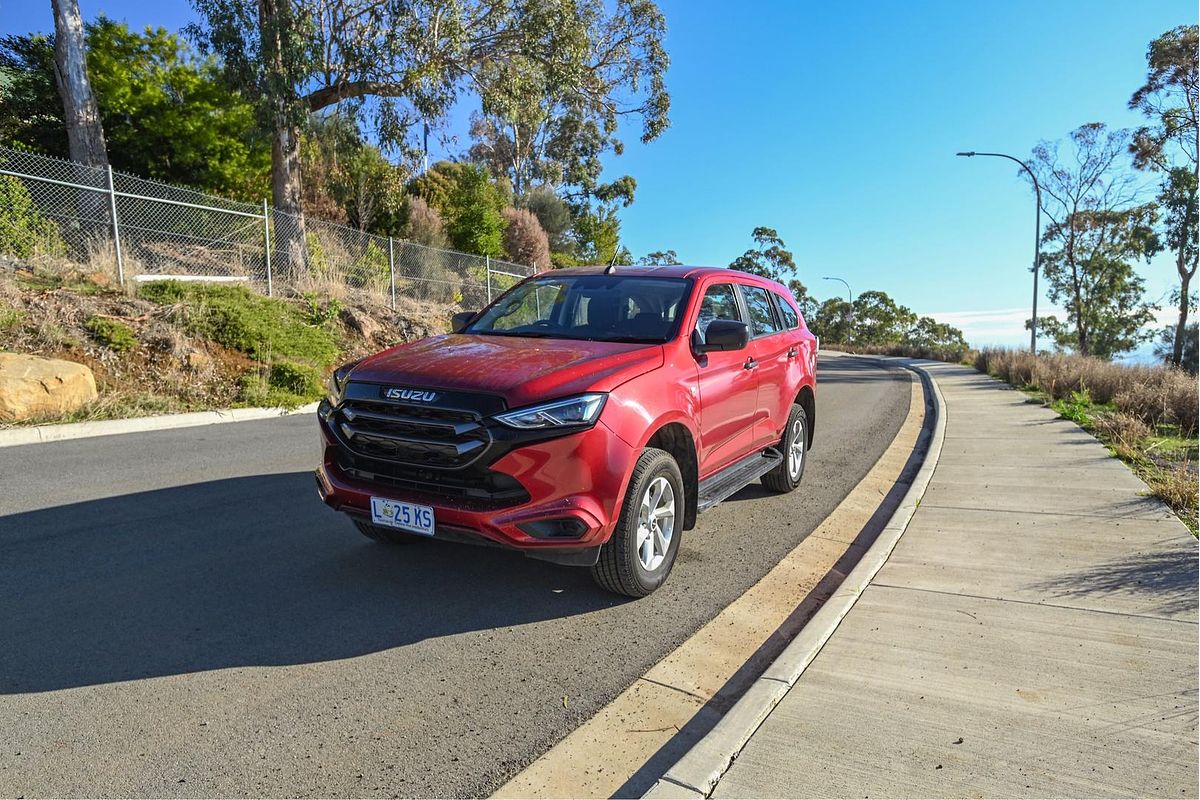 2023 Isuzu MU-X LS-M