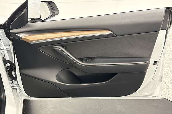 2022 Tesla Model 3 Rear-Wheel Drive
