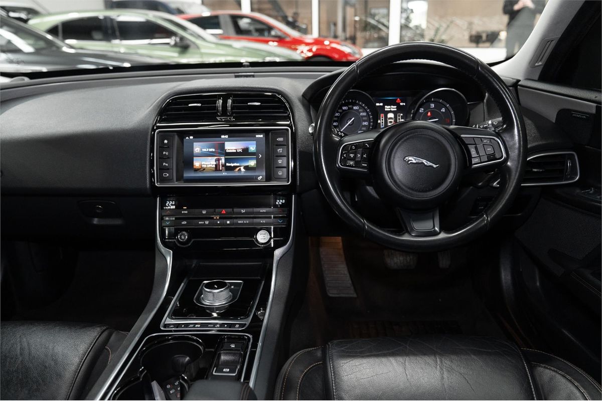 2015 Jaguar XE 20d Prestige X760
