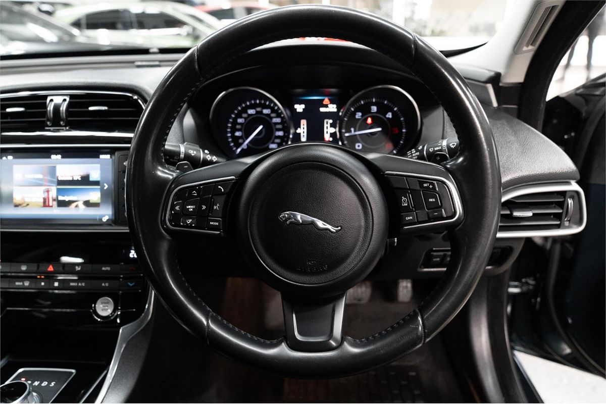 2015 Jaguar XE 20d Prestige X760
