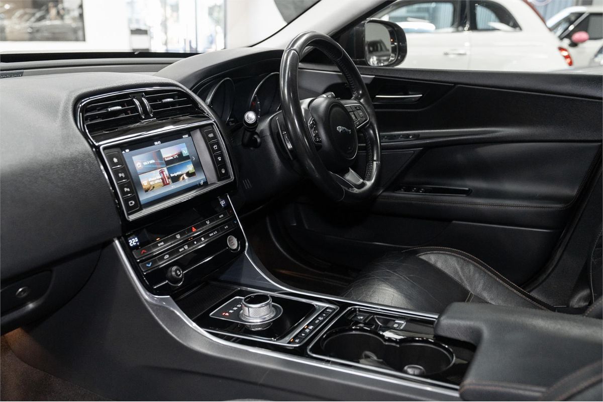 2015 Jaguar XE 20d Prestige X760