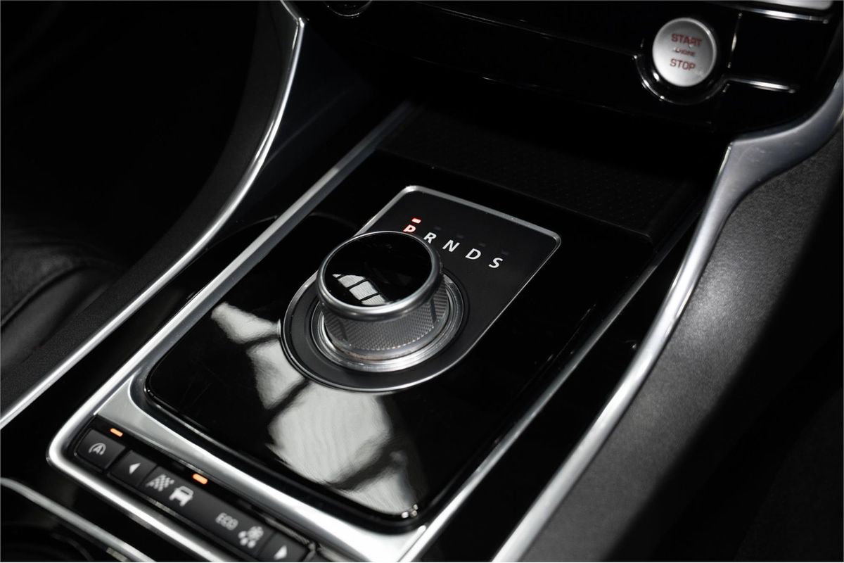 2015 Jaguar XE 20d Prestige X760