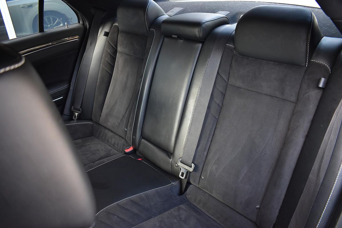 2016 Chrysler 300 SRT LX