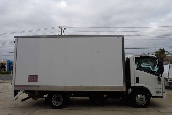 2021 Isuzu N Series NNR 45-150 Vanpack