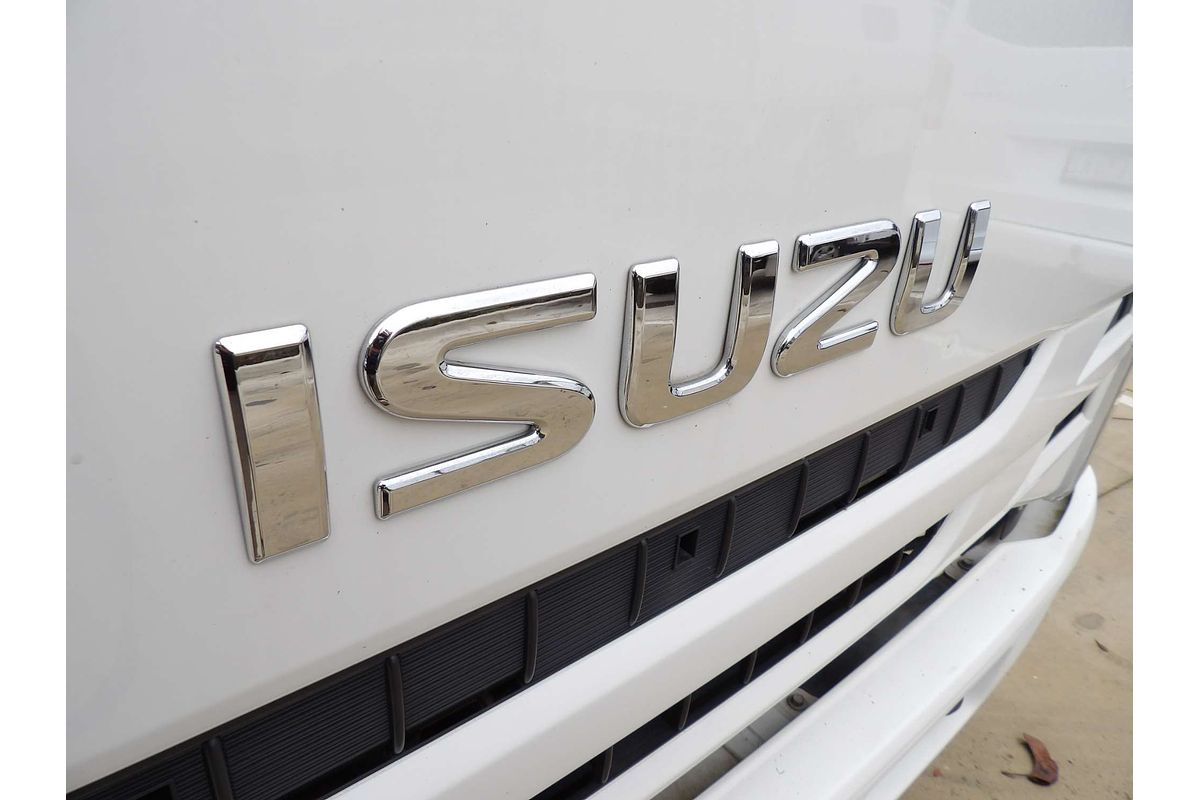 2021 Isuzu N Series NNR 45-150 Vanpack