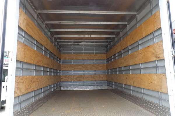 2021 Isuzu N Series NNR 45-150 Vanpack