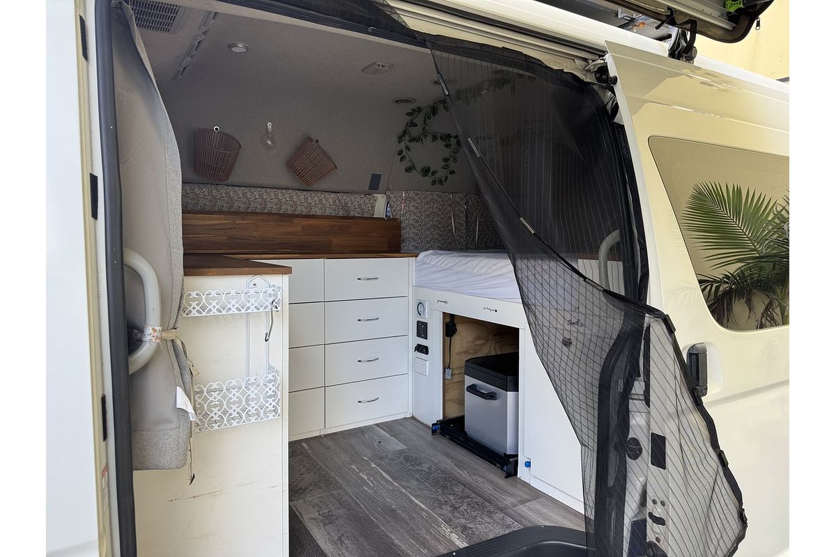 2018 Toyota Hiace Commuter KDH223R MY16