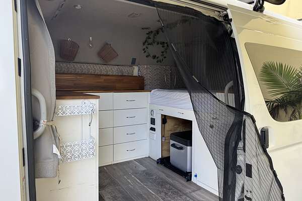2018 Toyota Hiace Commuter KDH223R MY16