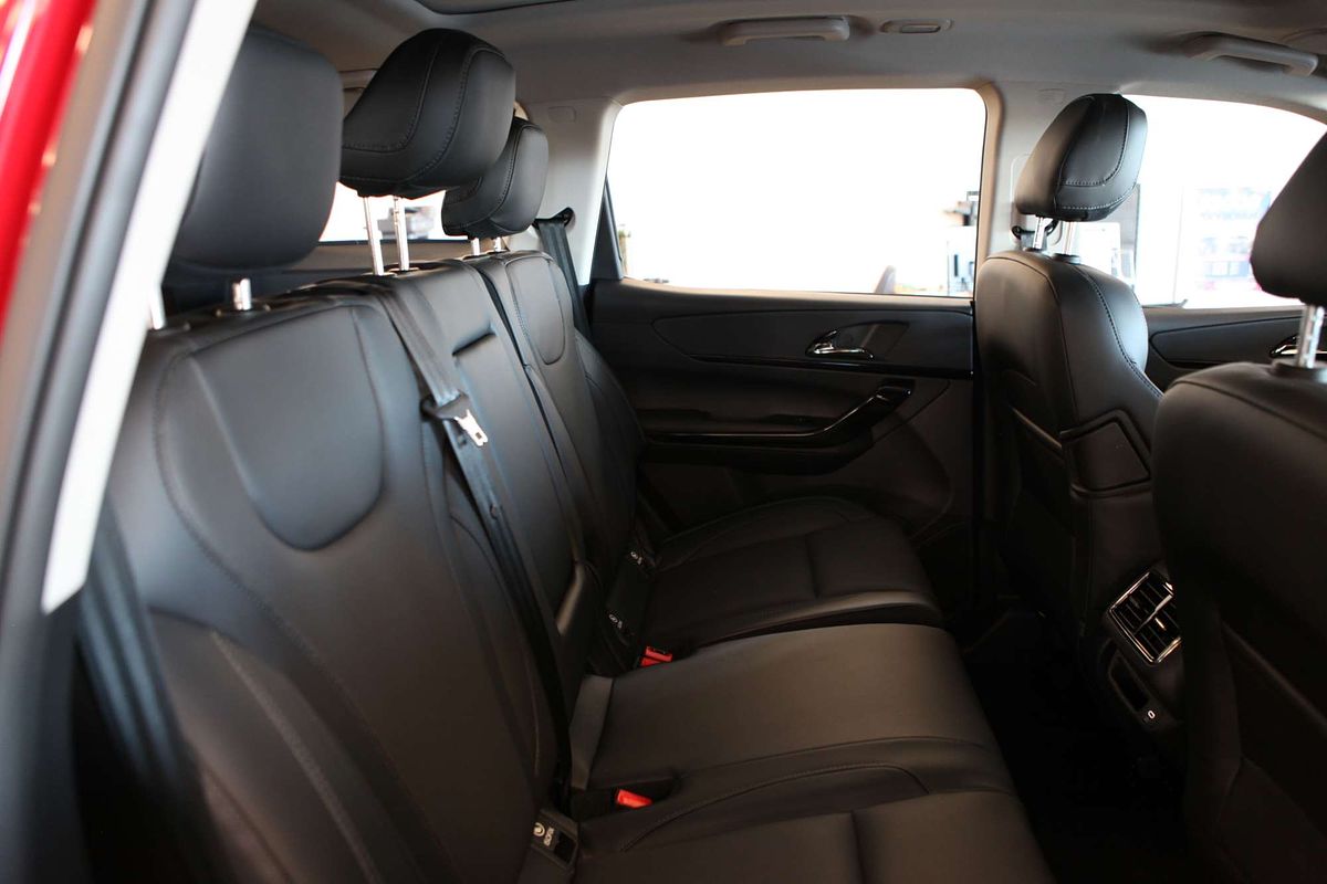 2025 Mahindra XUV700 AX7L