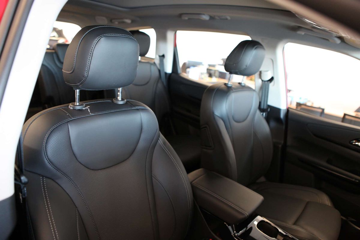 2025 Mahindra XUV700 AX7L