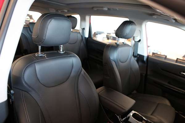 2025 Mahindra XUV700 AX7L
