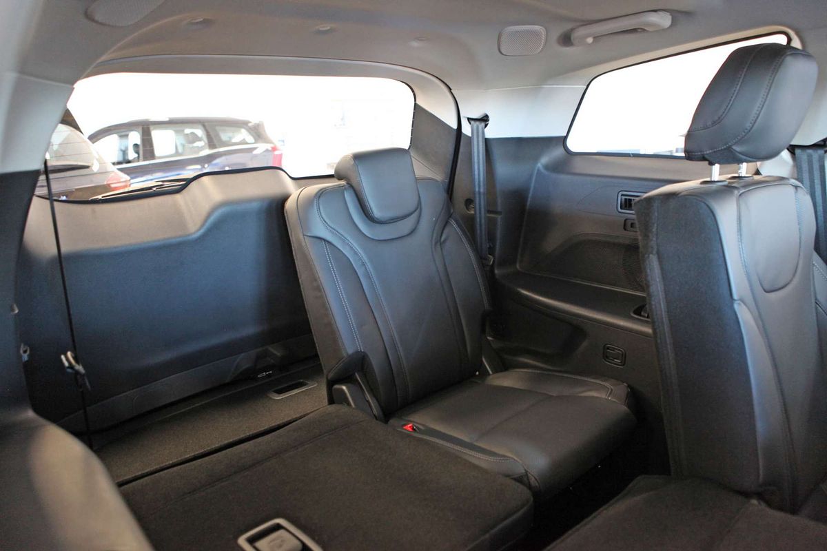 2025 Mahindra XUV700 AX7L