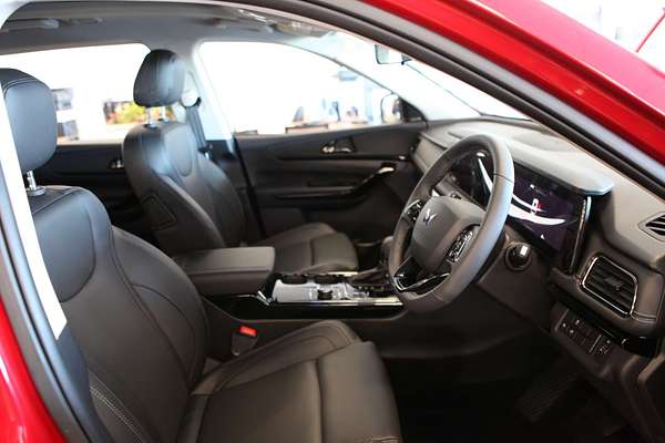2025 Mahindra XUV700 AX7L