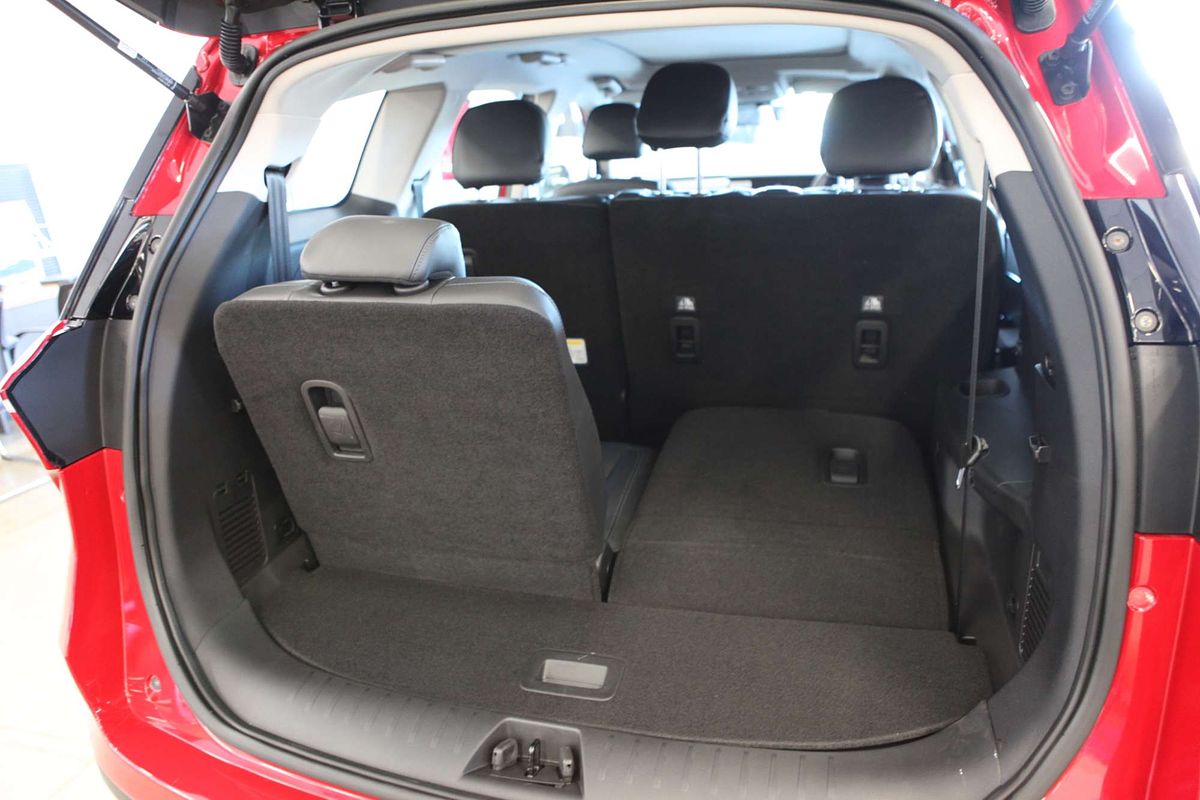 2025 Mahindra XUV700 AX7L