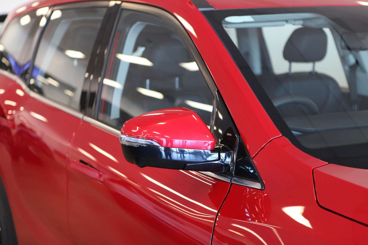 2025 Mahindra XUV700 AX7L