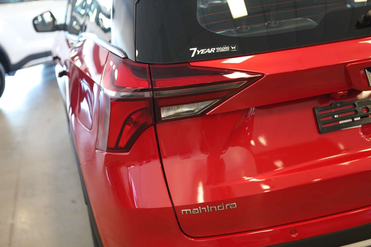 2025 Mahindra XUV700 AX7L