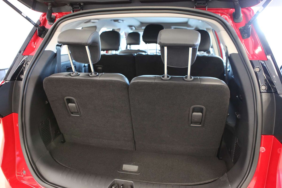 2025 Mahindra XUV700 AX7L