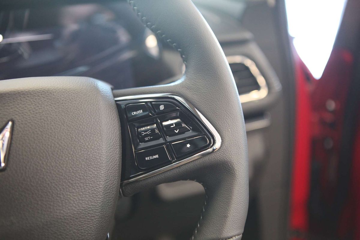 2025 Mahindra XUV700 AX7L