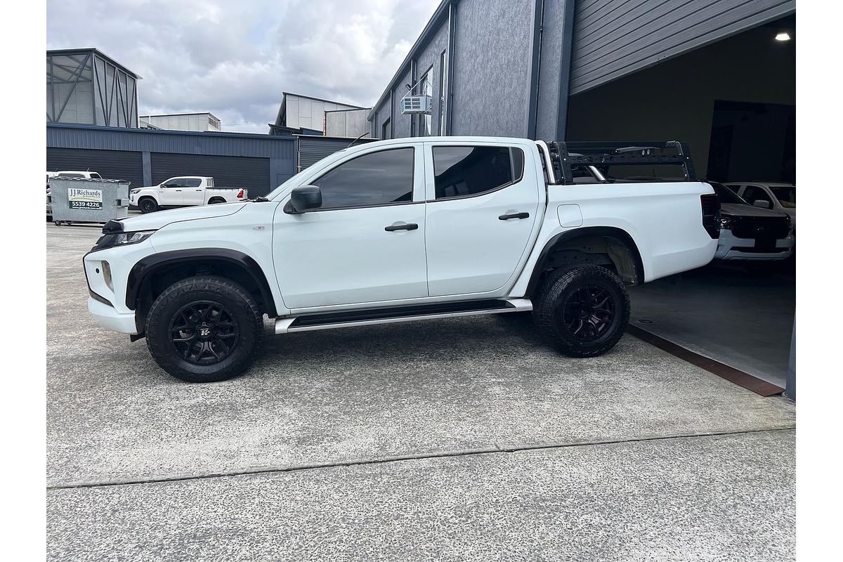 2019 Mitsubishi Triton GLX+ MR 4X4