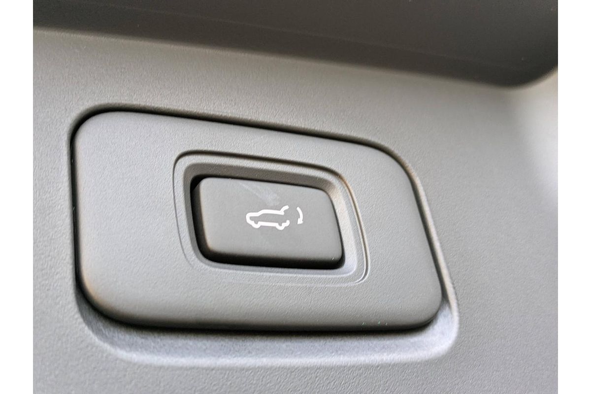 2025 Isuzu MU-X LS-T