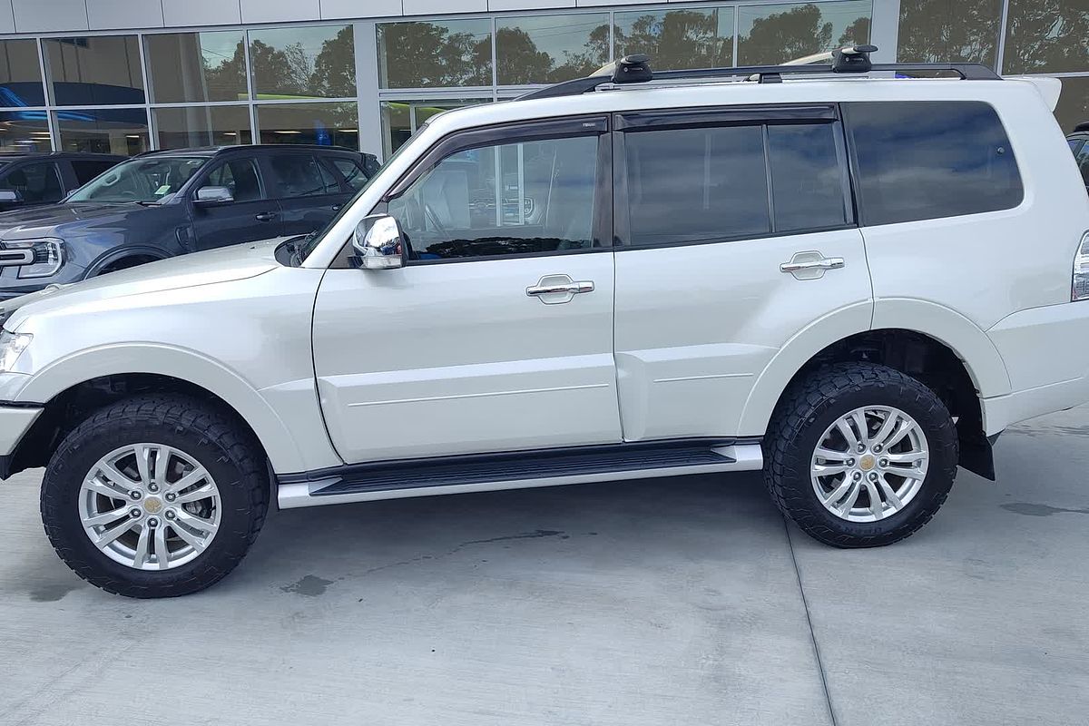 2014 Mitsubishi Pajero GLS NX