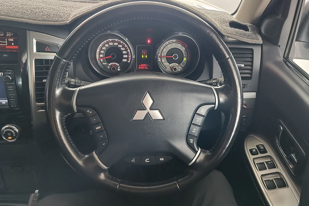 2014 Mitsubishi Pajero GLS NX