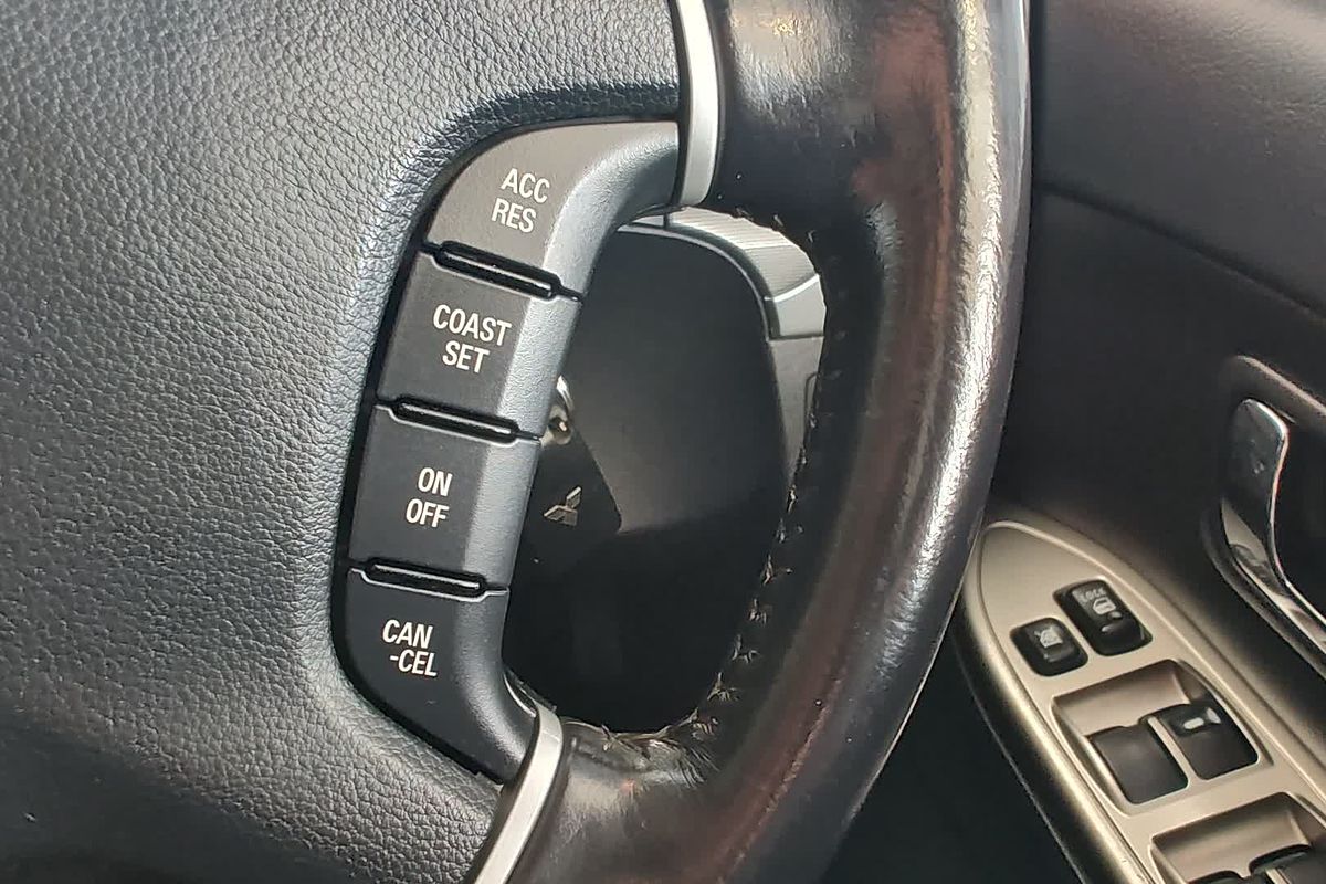 2014 Mitsubishi Pajero GLS NX