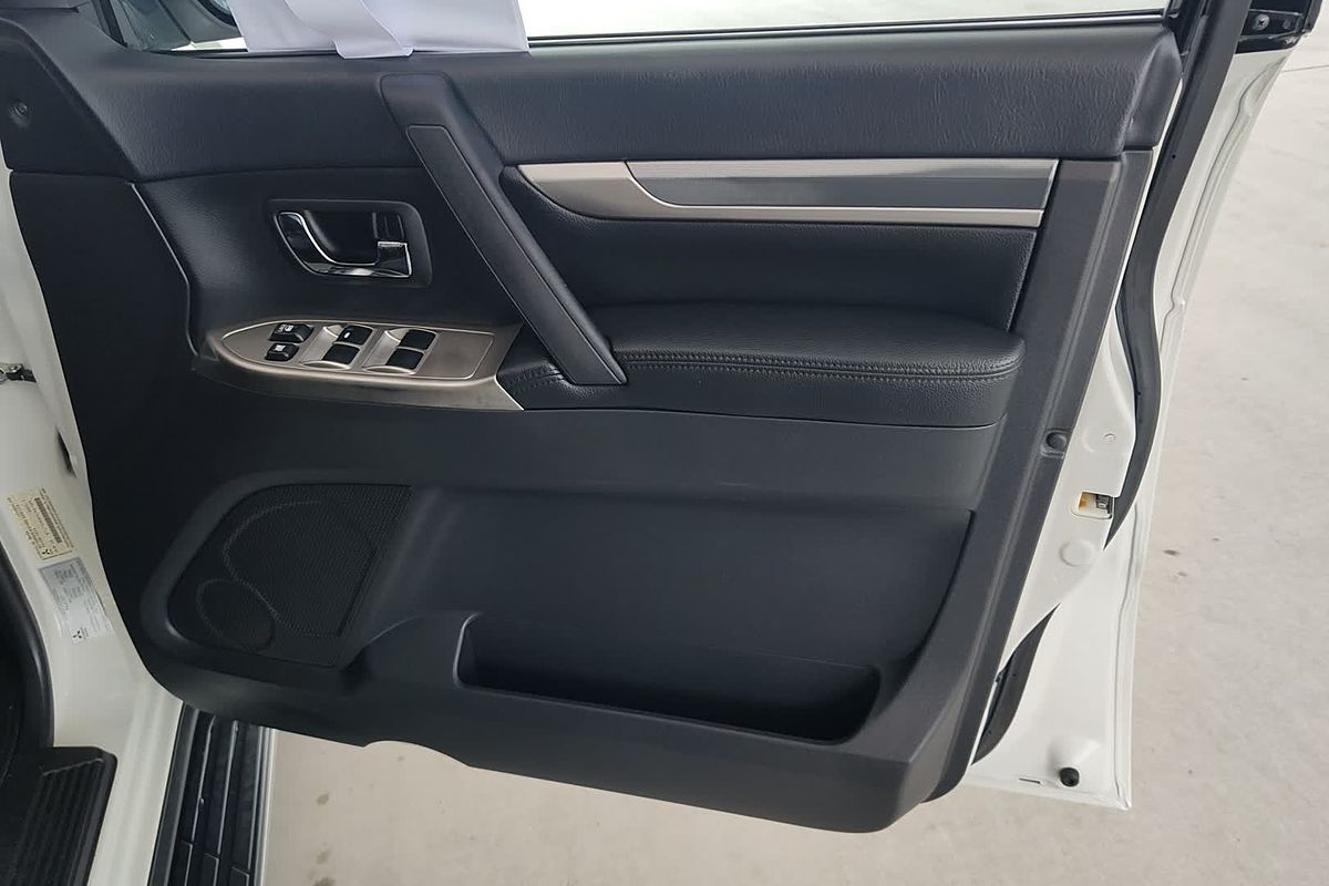 2014 Mitsubishi Pajero GLS NX