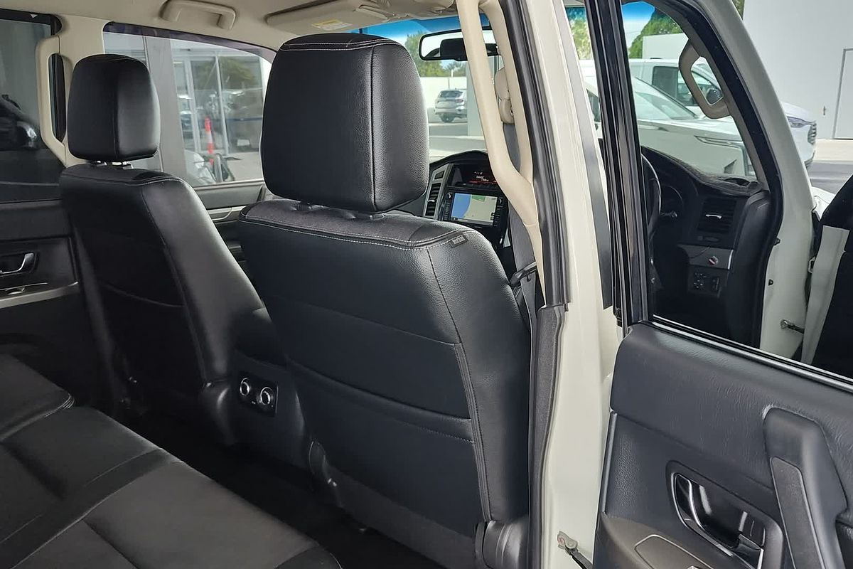 2014 Mitsubishi Pajero GLS NX