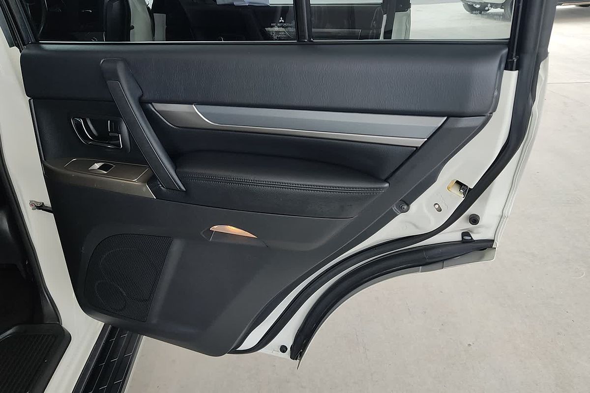 2014 Mitsubishi Pajero GLS NX