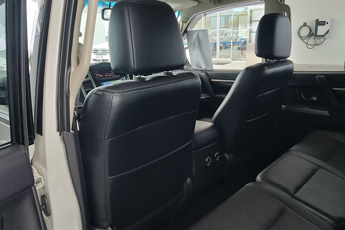 2014 Mitsubishi Pajero GLS NX