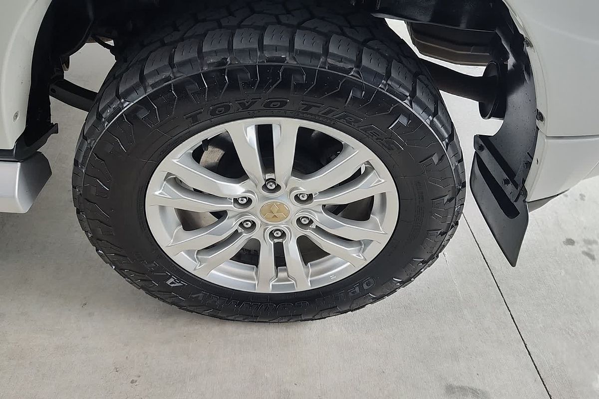 2014 Mitsubishi Pajero GLS NX