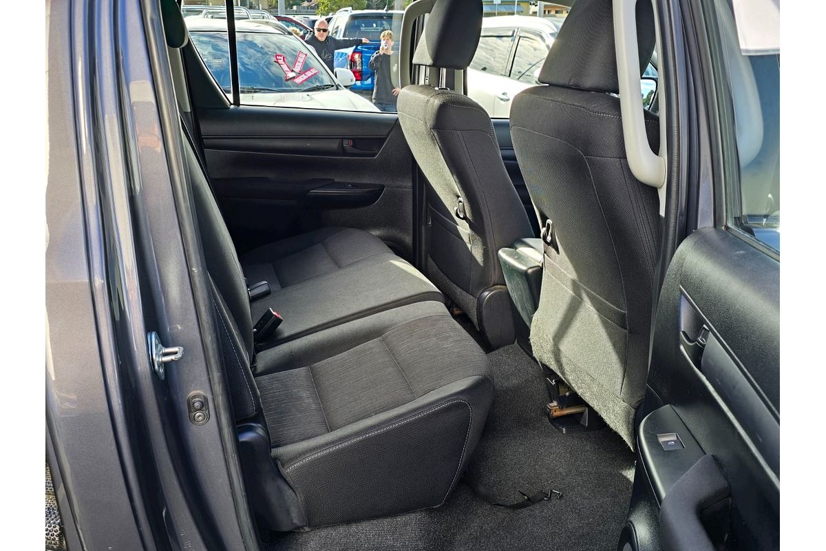 2015 Toyota Hilux SR GUN126R 4X4