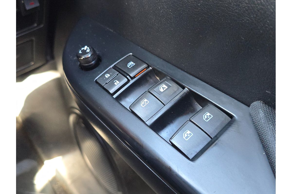 2015 Toyota Hilux SR GUN126R 4X4