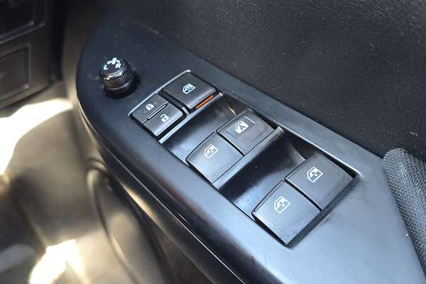 2015 Toyota Hilux SR GUN126R 4X4